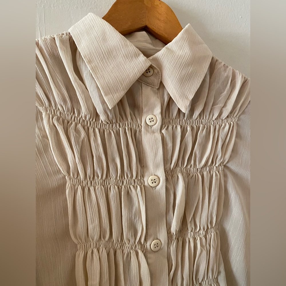 Vintage Ruffle blouse - Picture 2 of 4